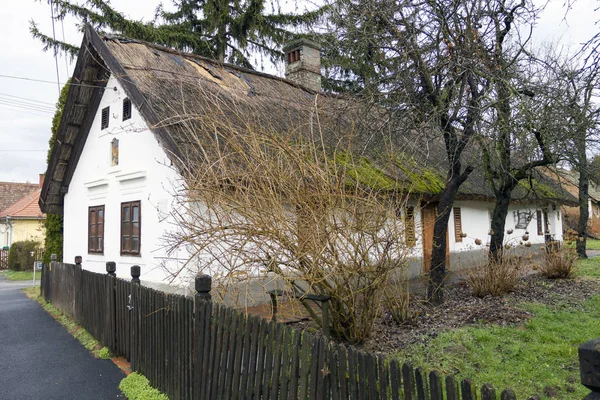 Старый фермерский дом в Балатонсентгьоргии — стоковое фото