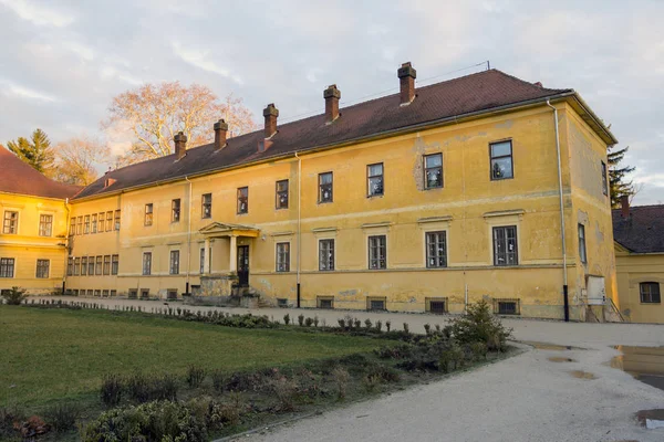 Szechenyi палац у Somogyvar — стокове фото