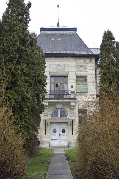 Château piariste à Mernye — Photo