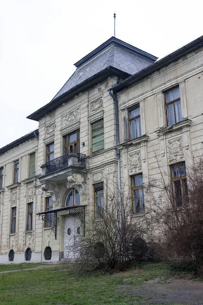 Mernye 'de Piarist kale