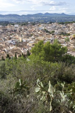 San Salvador Şatosu 'ndan Arta şehrine bakın.