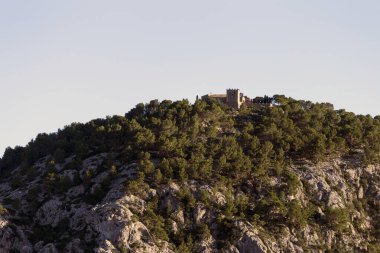 İspanya 'nın Pollenca kentindeki manastır..