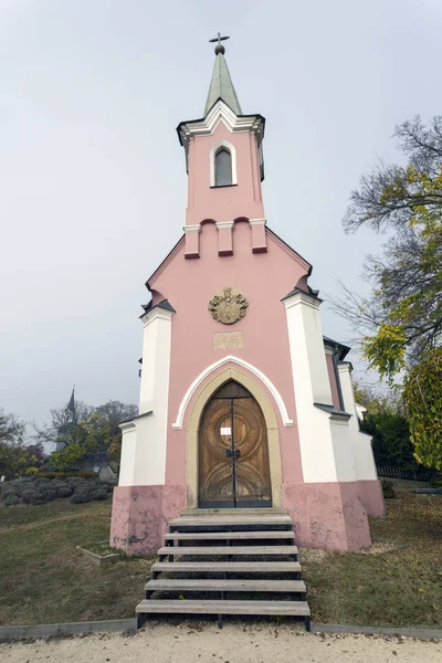 Czerwona kaplica w Balatonboglar — Zdjęcie stockowe