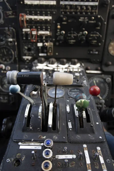 Cockpit eines alten russischen Flugzeugs — Stockfoto
