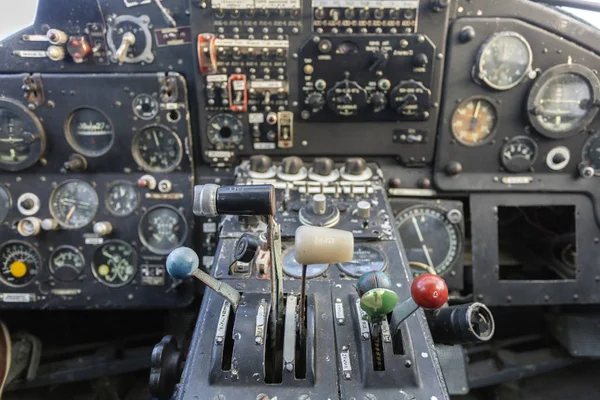 Cockpit d'un vieil avion russe — Photo