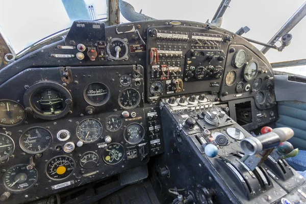 Kokpit starego rosyjskiego samolotu — Zdjęcie stockowe