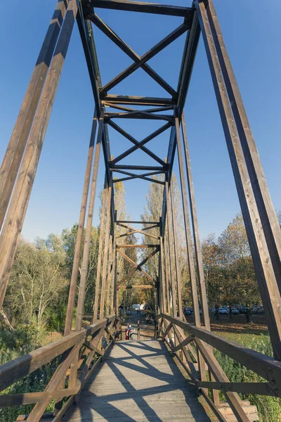 Holzbrücke zur Insel Kanyavar — Stockfoto