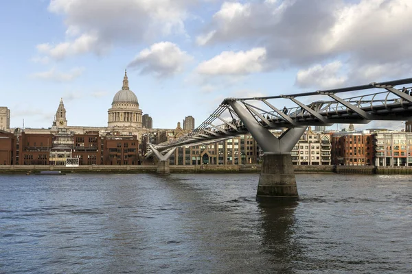 View of the city of London with the river Thames and the Millenn — Stock Photo, Image