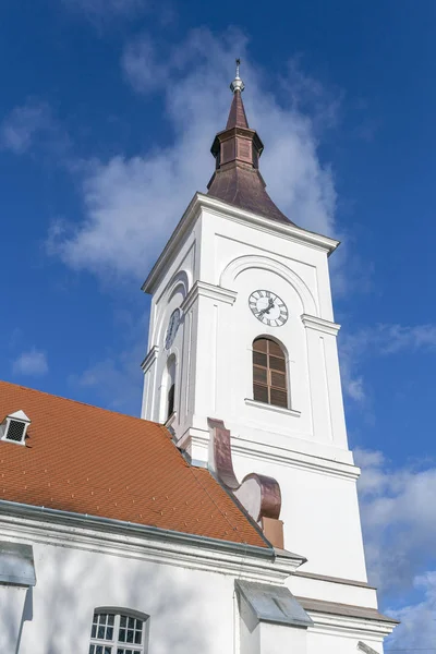 Reformerad kyrka i byn Domsod — Stockfoto