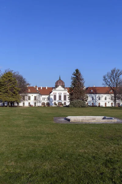 De tuin van het Koninklijk Paleis van Godollo — Stockfoto