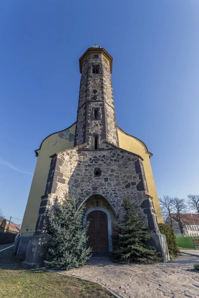 Middeleeuwse kerk in Gyongyossolymos, Hongarije — Stockfoto