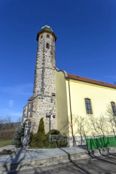 Igreja medieval em Gyongyossolymos, Hungria — Fotografia de Stock