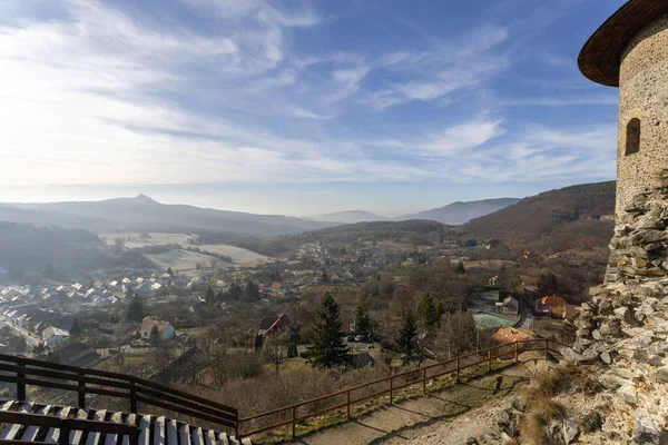 Vista do Castelo de Somosko, na fronteira entre a Hungria e Slo — Fotografia de Stock