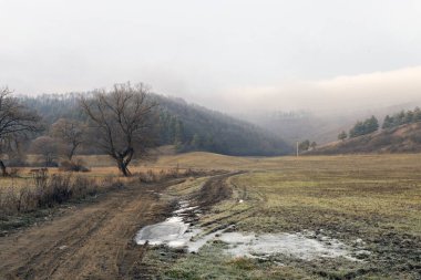 Kış gününde soğuk tepeler