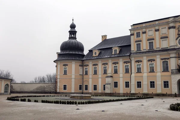 L'Huillier-Coburg Palace in Edeleny — Stock Photo, Image