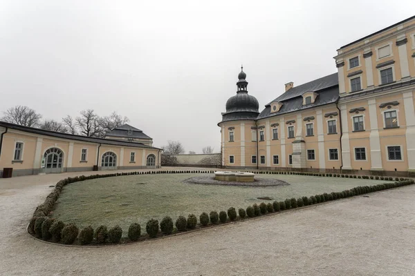 Pałac L 'Huillier-Coburg w Edeleny — Zdjęcie stockowe