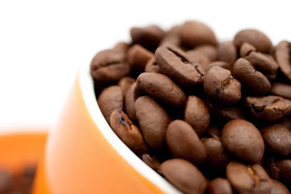 Café tostado en una taza de naranja — Foto de Stock