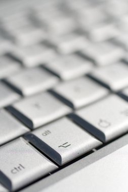 Alt tuşu odaklı bir dizüstü bilgisayarın klavyesini kapat