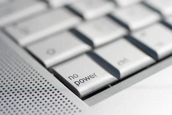 Primer plano de un teclado portátil con una tecla de "no poder" en foco . — Foto de Stock