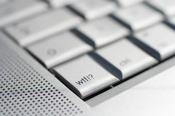 Primer plano de un teclado portátil con un "wtf!?" clave en el enfoque . — Foto de Stock