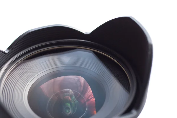 Lens met enkellensreflexcamera (slr) op witte achtergrond — Stockfoto
