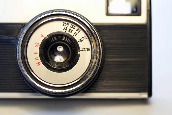 Close up shot of a retro film camera — Stock Photo, Image