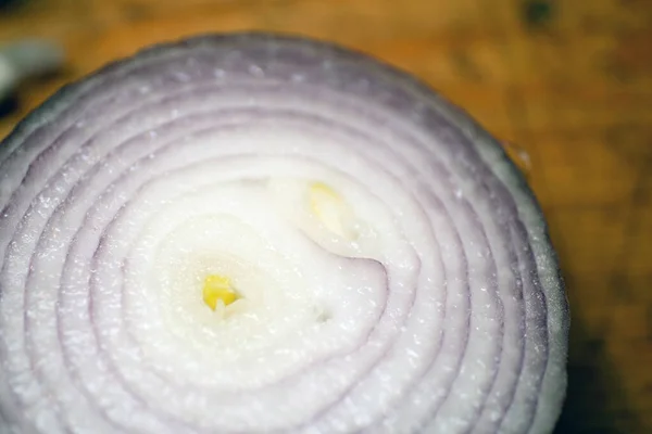 Close up shot of a red onion — Stockfoto