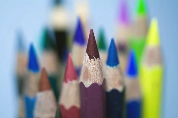 Χρώματα μολύβια με θολό φόντο — Φωτογραφία Αρχείου
