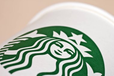 Starbucks kağıt harcanabilir kahve fincanları.