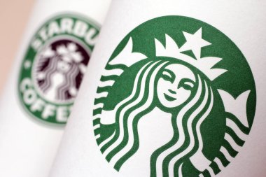 Starbucks kağıt harcanabilir kahve fincanları.