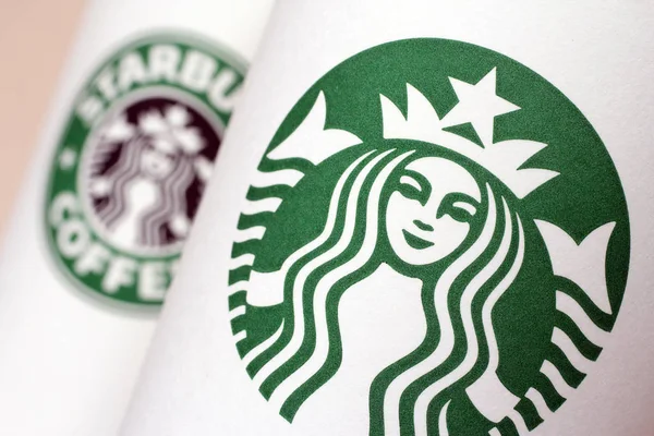 Starbucks paper disposable coffee cups — ストック写真