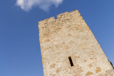 Macaristan 'daki Soltszentimre ortaçağ güdük kulesi.