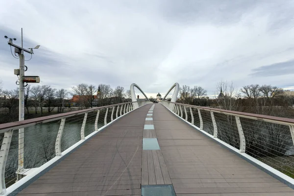 Puente de Tiszavirag en Szolnok, Hungría —  Fotos de Stock