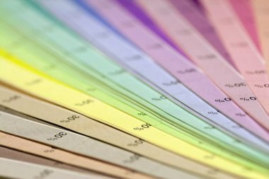 Color print of an offset scale