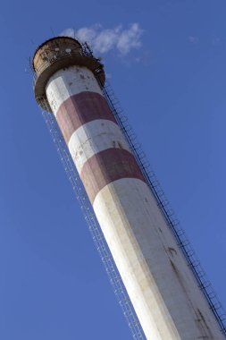 Baca mavi gökyüzü karşı