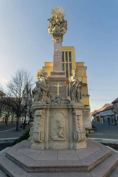 Estatua de la Santísima Trinidad en Komarno — Foto de Stock