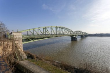 Macaristan ile Slovakya arasındaki Elisabeth köprüsü