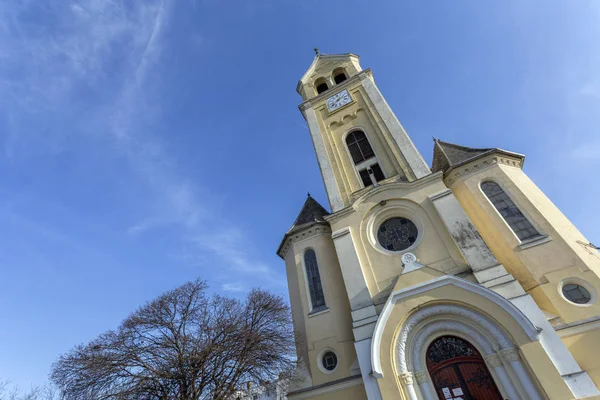 Kalvinistiska kyrkan i Komarom, Ungern. — Stockfoto