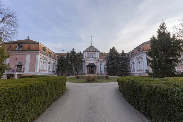 Solymosy-Gyurky castelo agora Selye Janos Hospital em Komarom — Fotografia de Stock