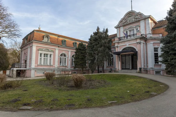 Castillo Solymosy-Gyurky ahora Hospital Selye Janos en Komarom — Foto de Stock
