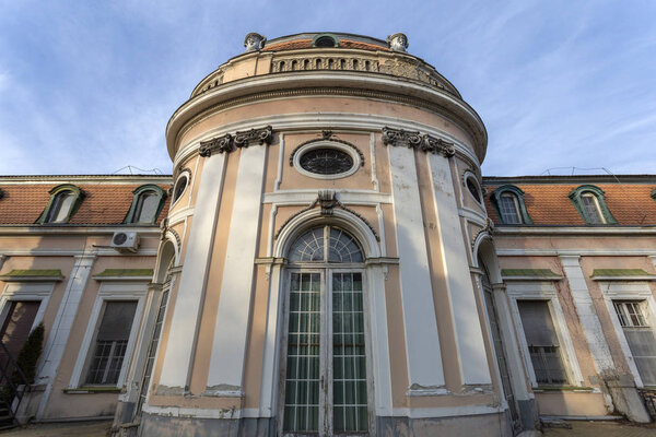 Солимосы-Гюркский замок теперь госпиталь Селье Янос в Комароме
