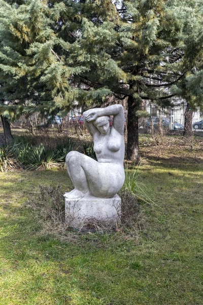 Staty Kvinna Vid Botaniska Trädgården Fuveszkert Budapest Ungern — Stockfoto