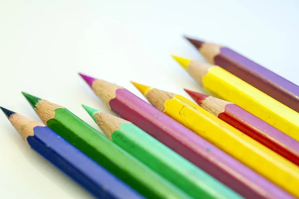 Gros Plan Crayons Colorés Sur Fond Blanc — Photo