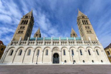 Sts. Peter ve Paul 'un Katedrali Bazilikası ya da Pecs, Macaristan' daki Pecs Katedrali.