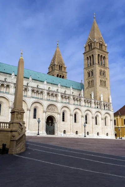 Sts. Peter ve Paul 'un Katedrali Bazilikası ya da Pecs, Macaristan' daki Pecs Katedrali.