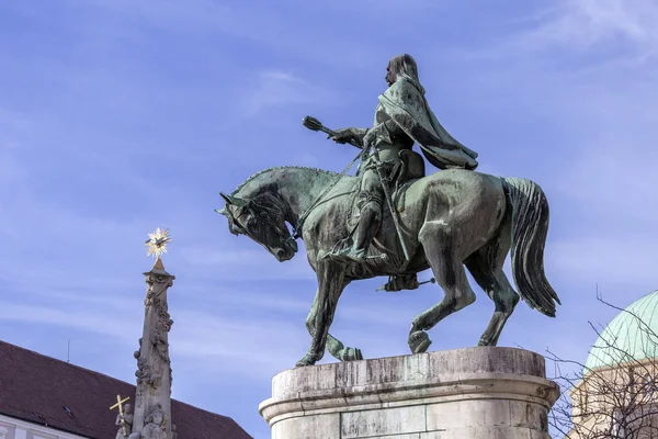 Statua Hunyadi Janos Generale Ungherese Del Medioevo Piazza Szechenyi Pecs — Foto Stock