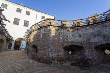 Güneşli bir kış gününde Siklos Ortaçağ Şatosu.