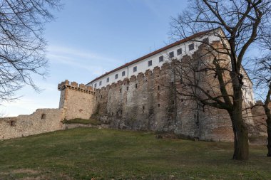 Güneşli bir kış gününde Siklos Ortaçağ Şatosu.