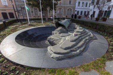 Macaristan 'ın Szekesfehervar kentinde 2. Dünya Savaşı anıtı.