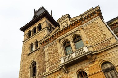 Macaristan 'ın Csalapuszta kentindeki terk edilmiş Kegl şatosu..